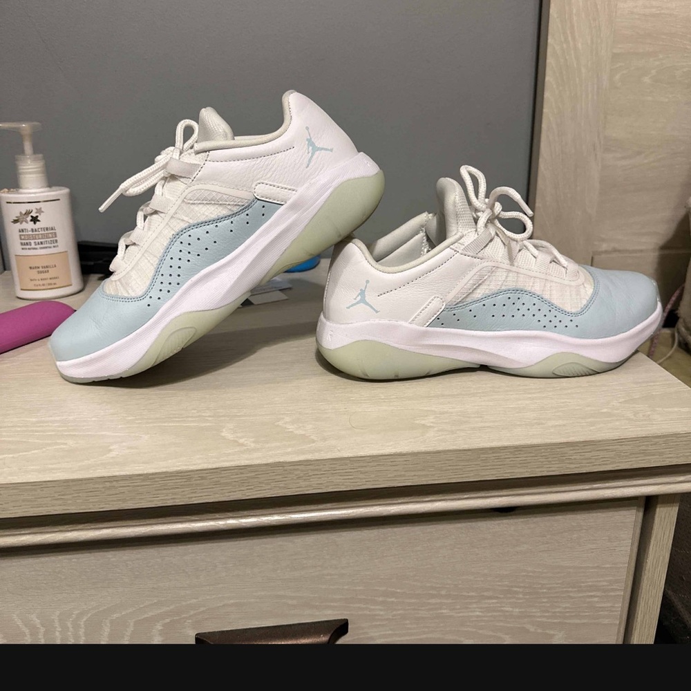 women’s jordan 11 CMFT low “igloo”